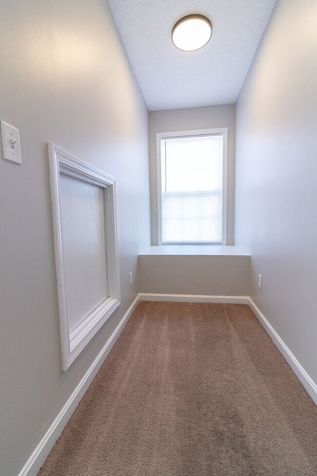 Building Photo - 134 Twin Lakes Dr