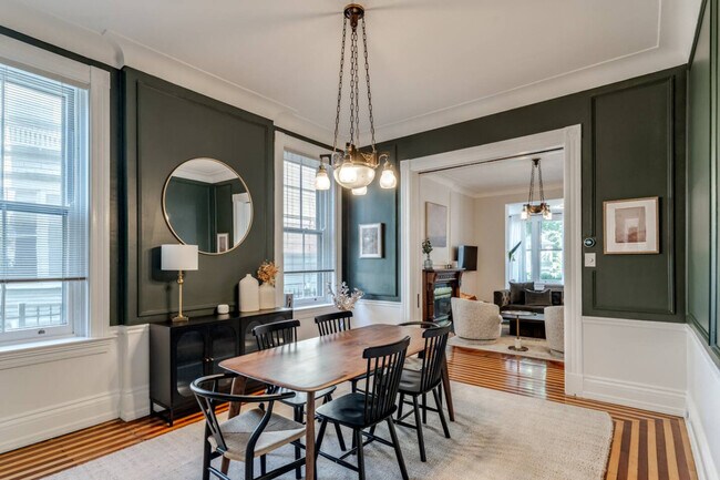 Building Photo - 351 Thrall St