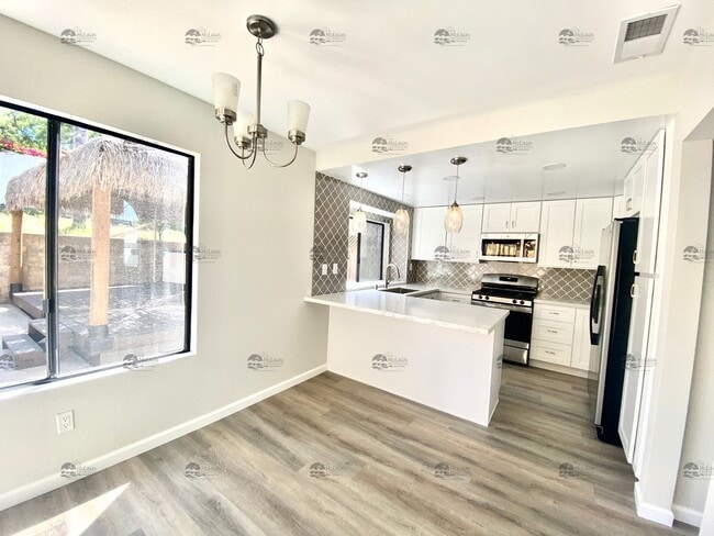 Building Photo - Updated 3BD/2BA with Air Conditioning
