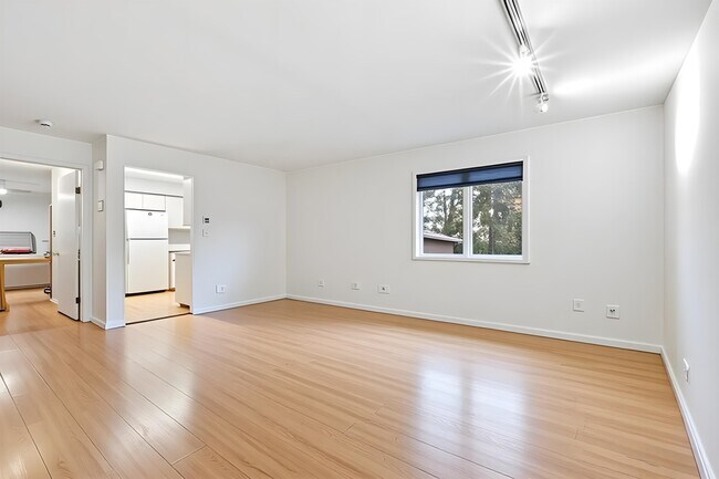 Building Photo - 700 10th St