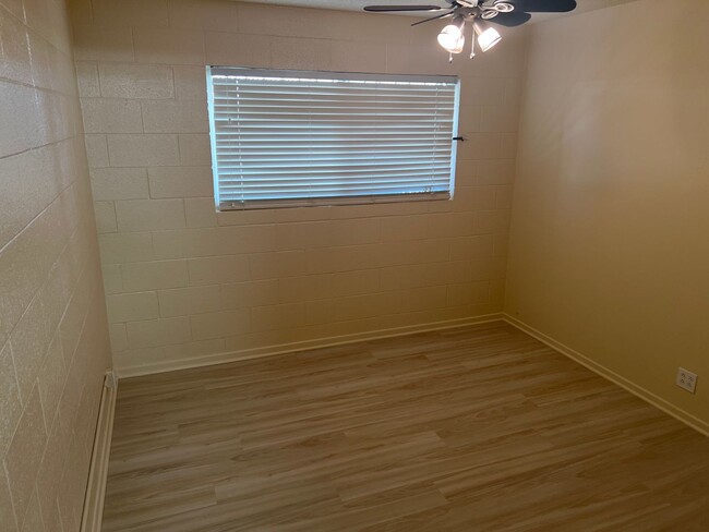 Building Photo - 1 Bedroom 1 Bath In Central Las Vegas