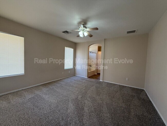 Building Photo - 3454 E Juanita Ave