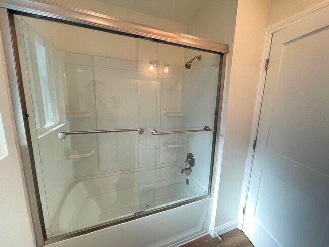 Building Photo - Like New Inside! Remodeled 3bd/2ba House In Desirable Allied Gardens Neighborhood