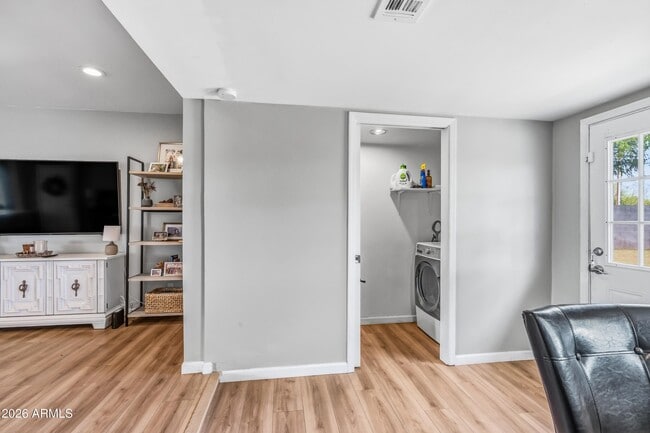 Building Photo - 1831 W Northview Ave