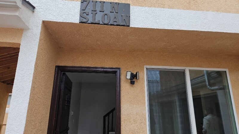 Building Photo - 711 N Sloan Ave