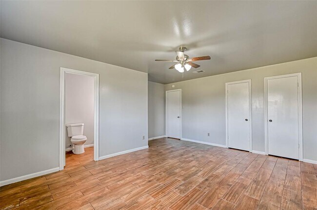 Building Photo - 1801 Laurel Oaks Dr