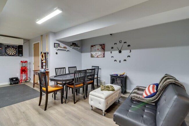 Building Photo - 1530 Wooded Acres Dr