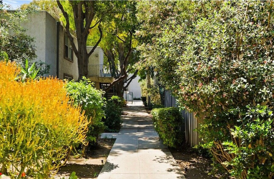 Building Photo - 18620 Hatteras St