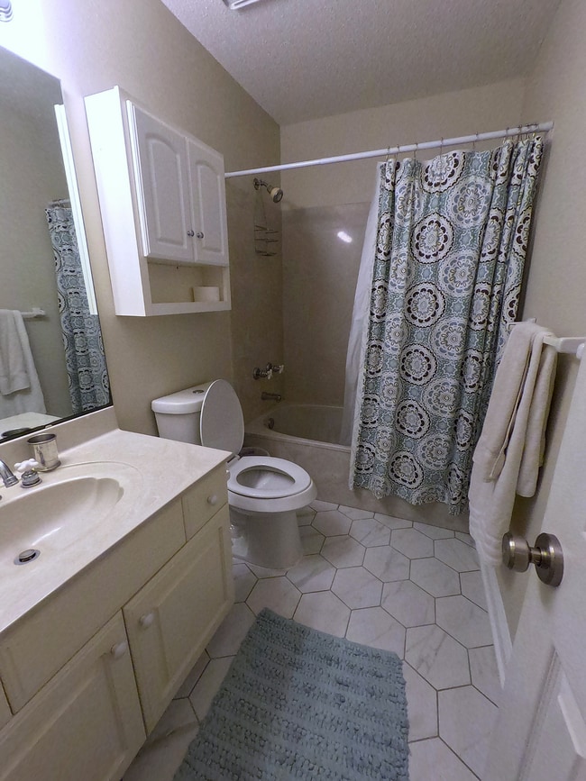 Building Photo - 998 Fay Dr