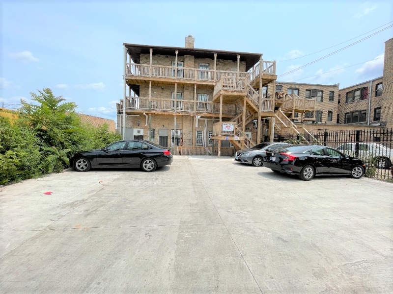 Building Photo - 8246 S Racine Ave