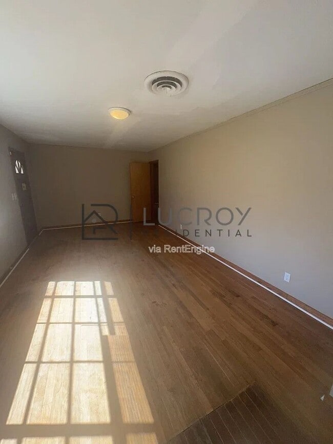 Building Photo - 316 Woody Dr