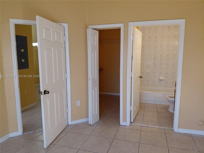 Building Photo - 83 NE 13th Ave