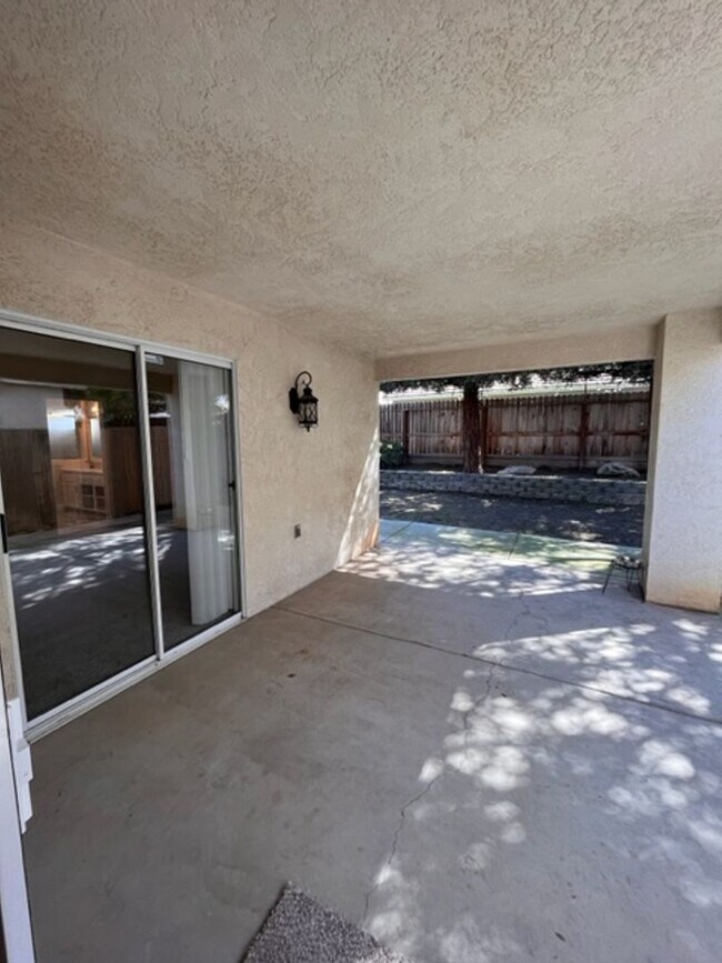 Building Photo - $2,495 Maple & Behymer, 3 Bedroom Home - N...