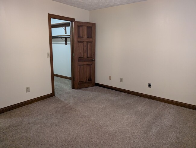 Building Photo - 4 Bedroom Beavercreek Home - AVAILABLE NOW!