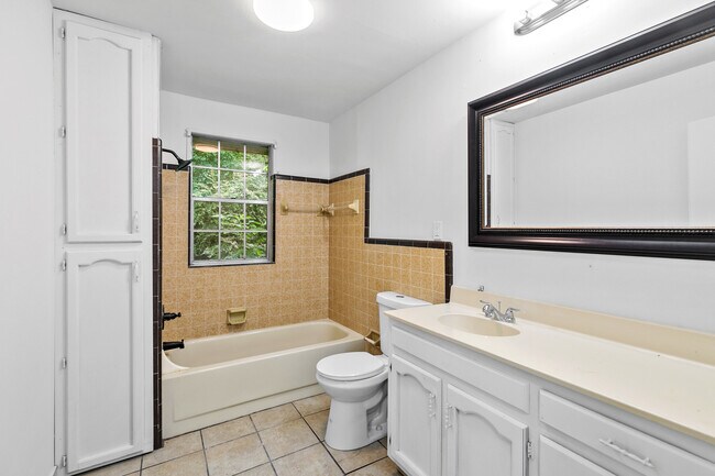 Building Photo - 121 Mulberry Rd