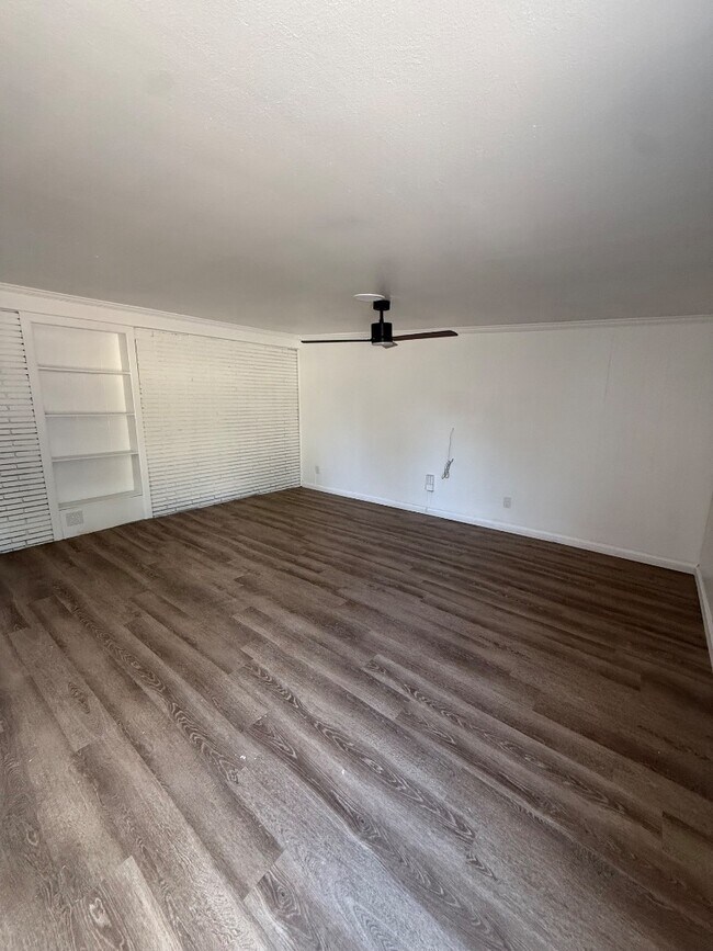 Building Photo - 1126 Stratton Dr