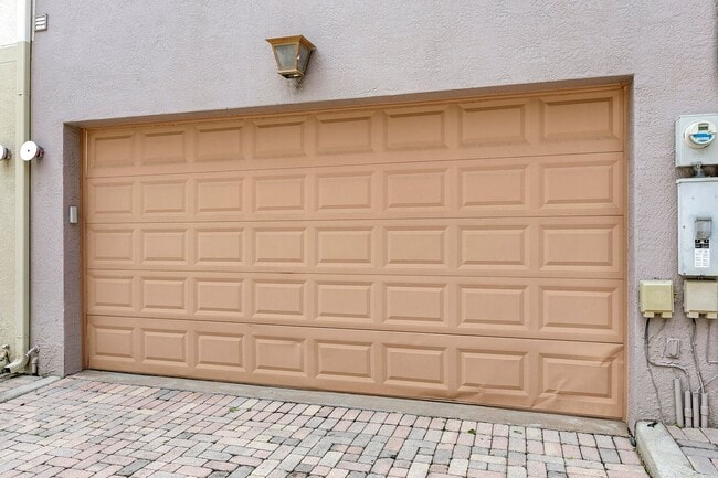 Building Photo - 691 Hibiscus St