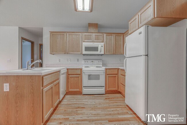 Building Photo - Beautiful Orchards Home with Spacious Layout