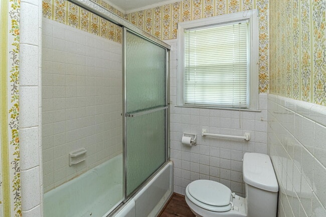 Building Photo - Brick Ranch in Pikeville! Lawn care included!