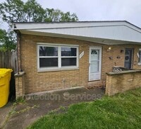 Building Photo - 934 N Wood St
