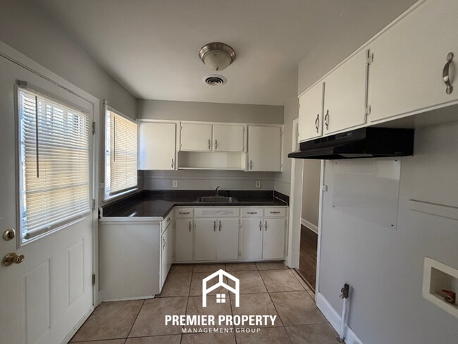 Building Photo - Charming 3-Bedroom Memphis Rental with Hardwood Floors & Fenced Backyard