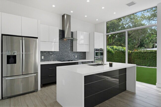 Building Photo - 5720 SW 24th St