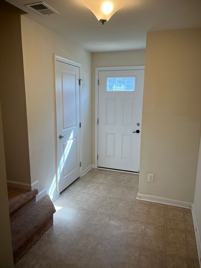 Building Photo - 1253 Elderslie Ln