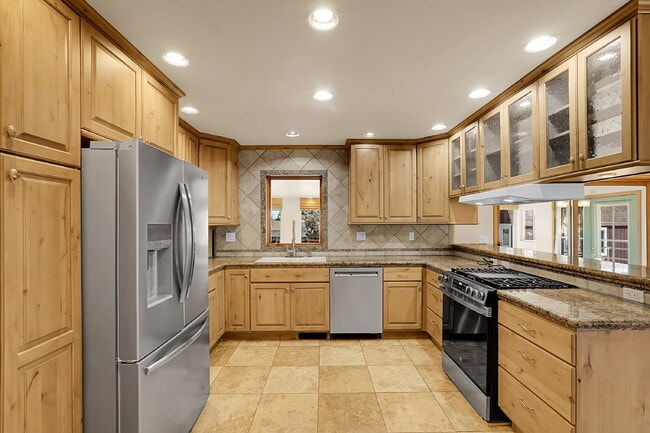 Building Photo - $2,195.95, 3-bed, 2-bed, ranch-style home with a large backyard and $300 off first month's rent