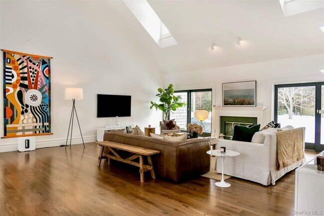 Building Photo - 70 S Country Rd