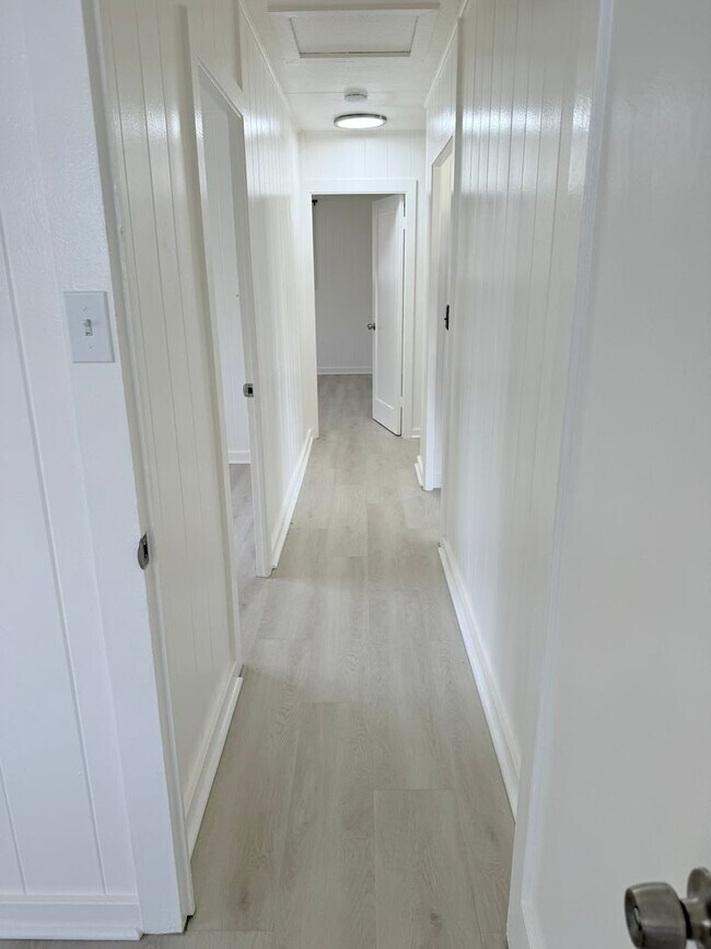 Building Photo - Newly Renovated 3-Bedroom, 1-Bathroom Sing...