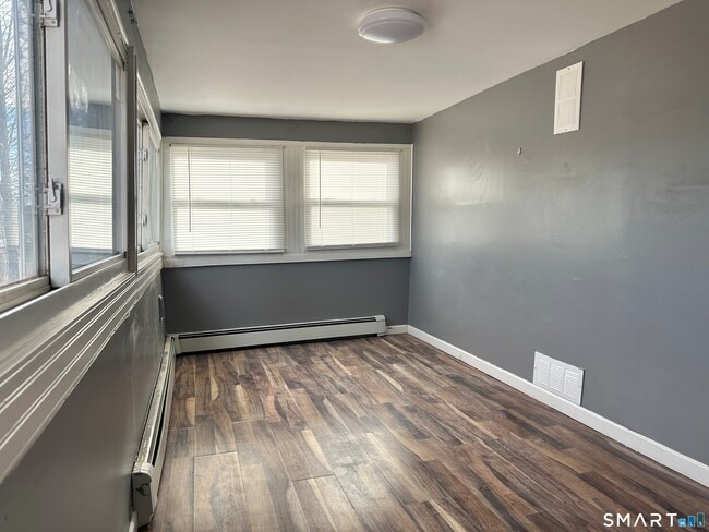 Building Photo - 210 Bouley Ave