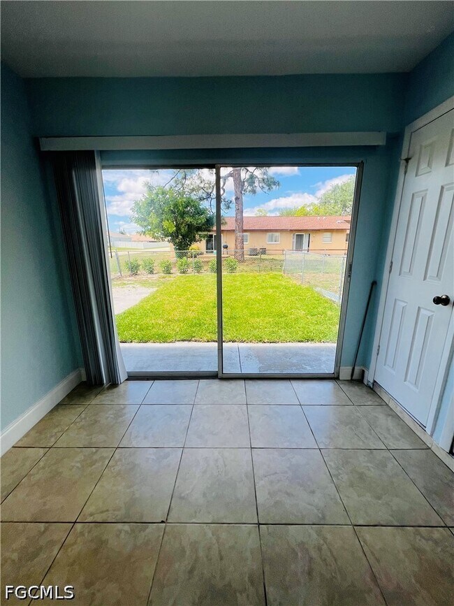 Building Photo - 1406 SE 2nd Pl