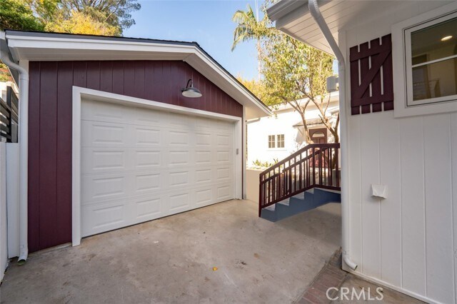 Building Photo - 2549 Beachwood Dr