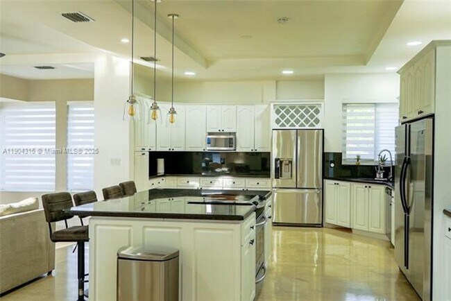 Building Photo - 290 NW 125th Ave