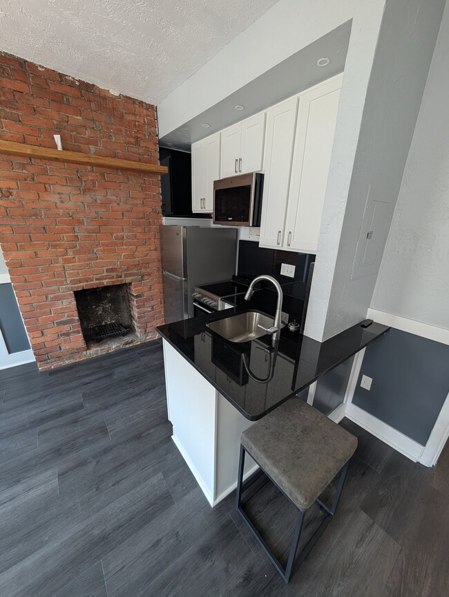 Building Photo - 5527 Howe St