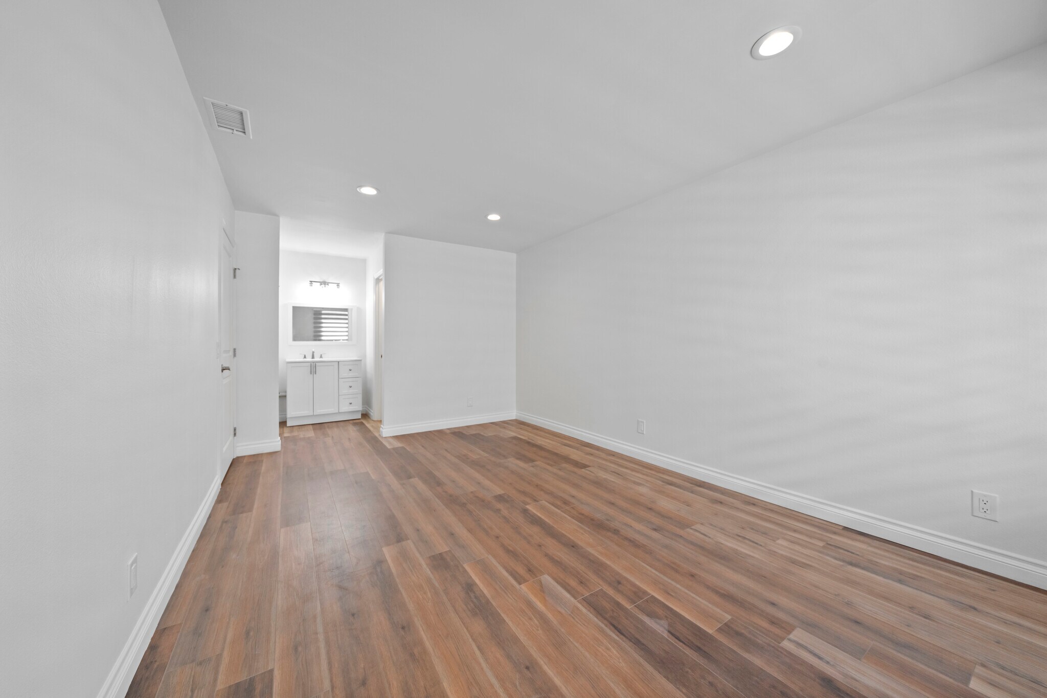 Building Photo - 12411 Osborne St