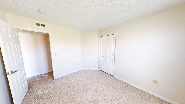 Building Photo - 5566 Garden Ridge