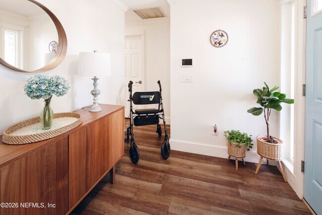 Building Photo - 506 Cali Dr