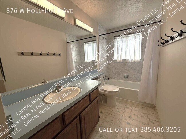 Building Photo - 876 Hollyhock Ave