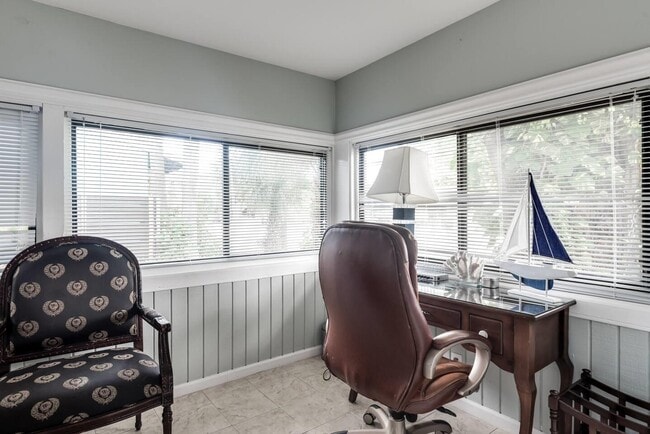 Building Photo - 1907 Parker Ave