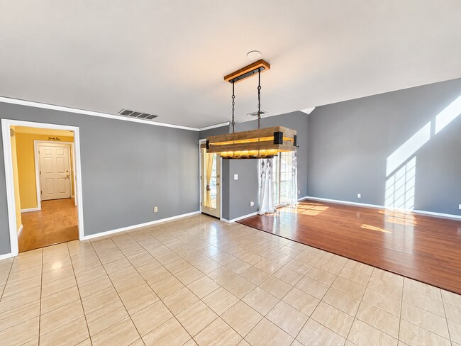 Building Photo - 760 Lake Front Dr