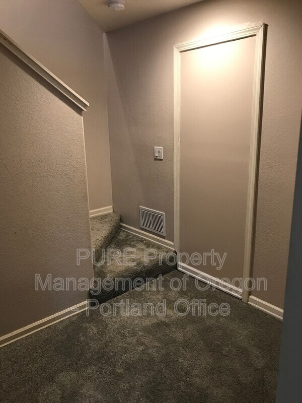 Building Photo - 18031 Chickaree Dr