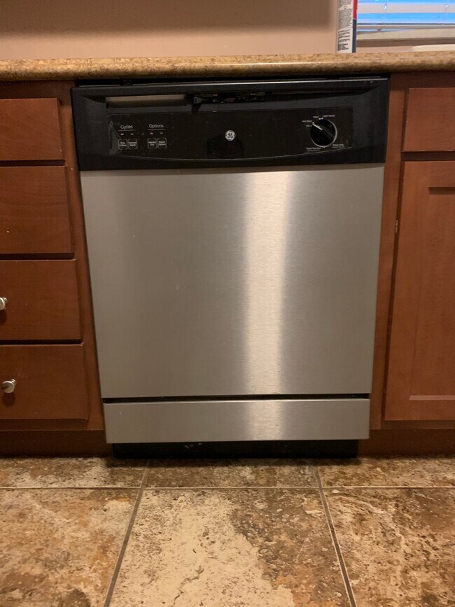 Building Photo - 2142 Collinway St