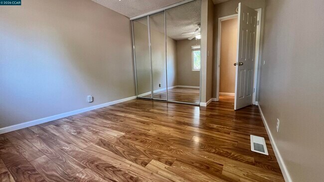 Building Photo - 2828 Royal Ann Ln