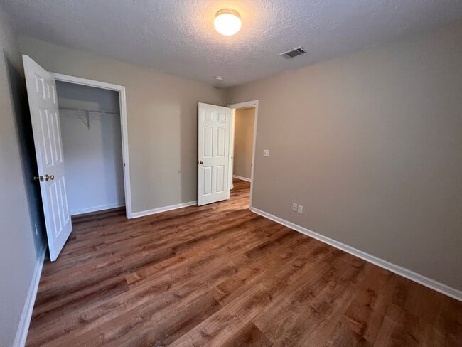 Building Photo - 204 Sand Fox Pl