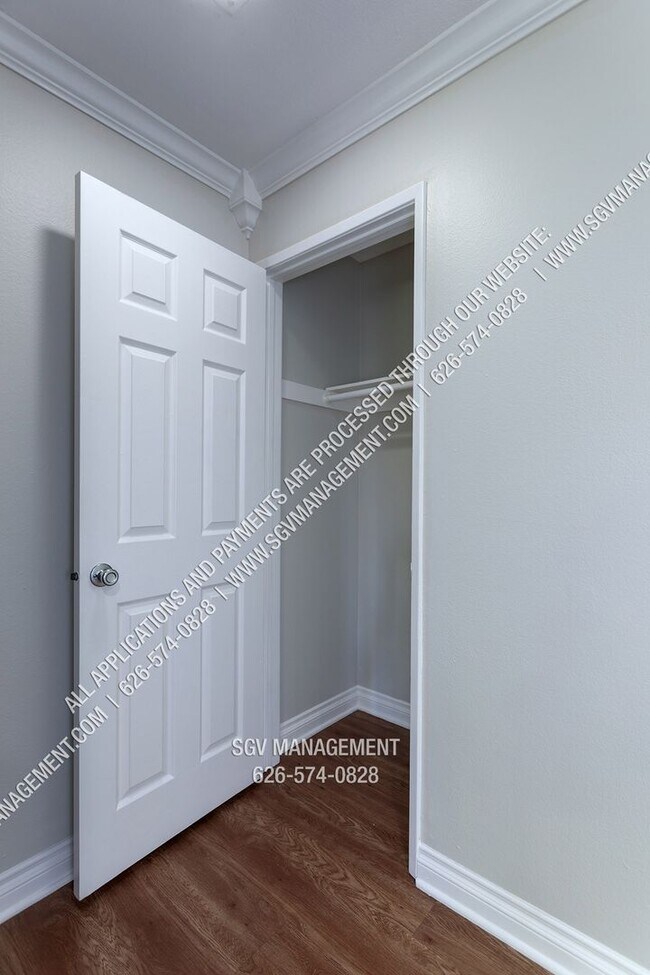Building Photo - Condo with Pool, Washer & Dryer, Hardwood ...