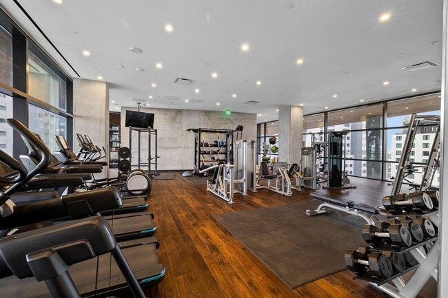 Building Photo - 70 Rainey St