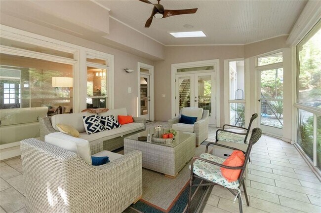 Building Photo - 3850 Glenhurst Dr