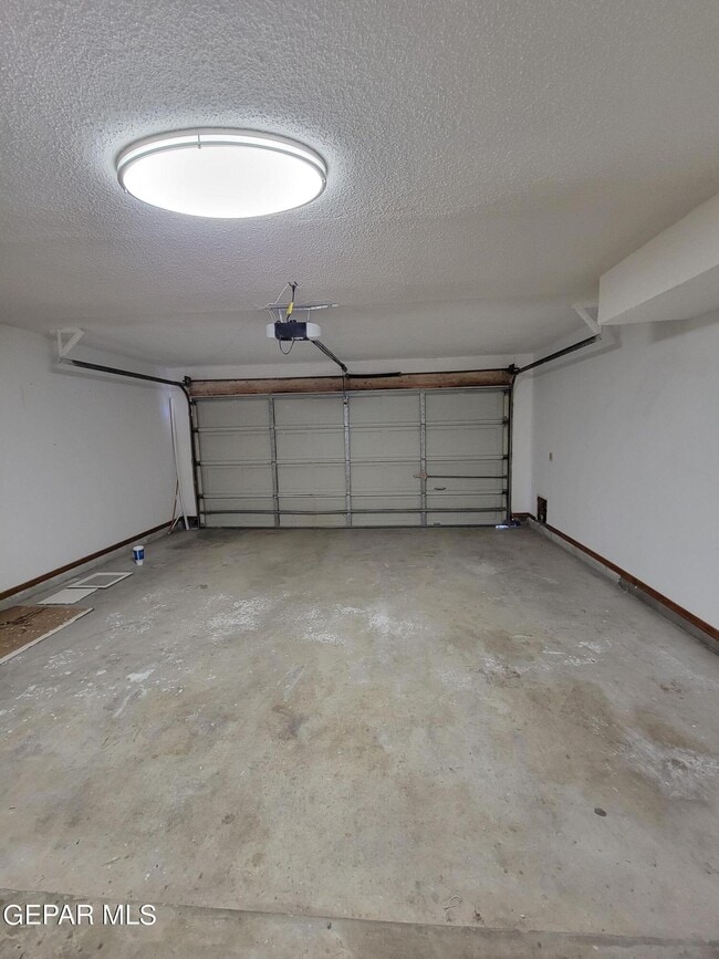 Building Photo - 6920 Imperial Ridge Dr