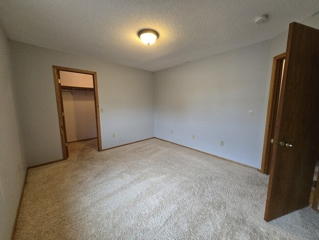 Building Photo - 2521 S 40th St